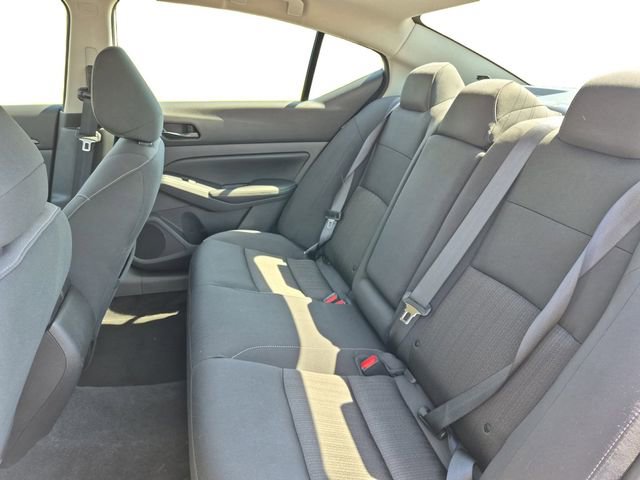 Used 2025 Nissan Altima 2.5 SV FWD image 13