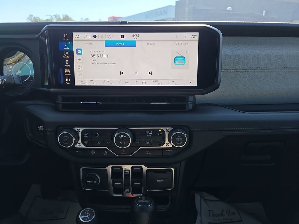 Used 2024 Jeep Wrangler Sahara image 25