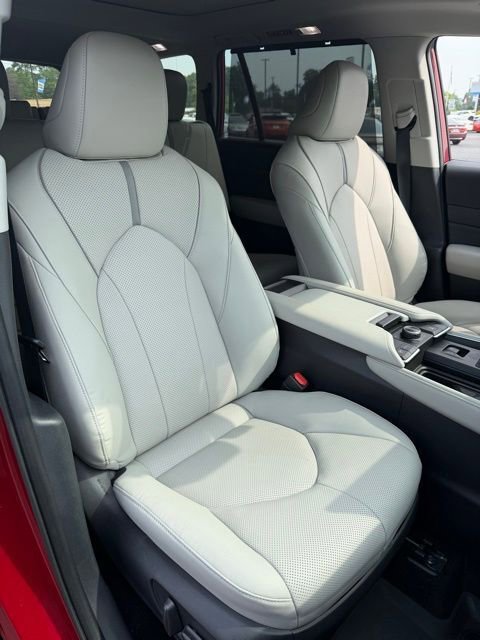 Used 2025 Toyota Grand Highlander AWD image 22