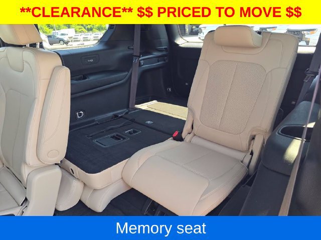 Used 2023 Jeep Grand Cherokee L Limited w/ Luxury Tech Group II RWD image 19