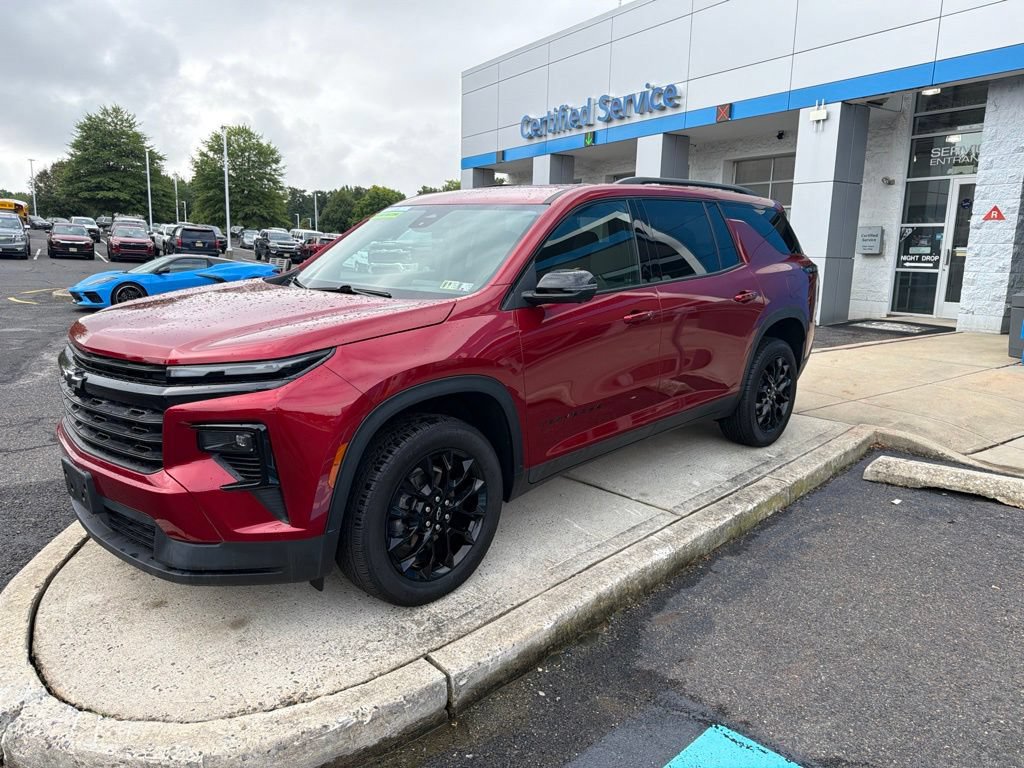 Certified 2025 Chevrolet Traverse LT w/ Midnight/Sport Edition FWD video 1
