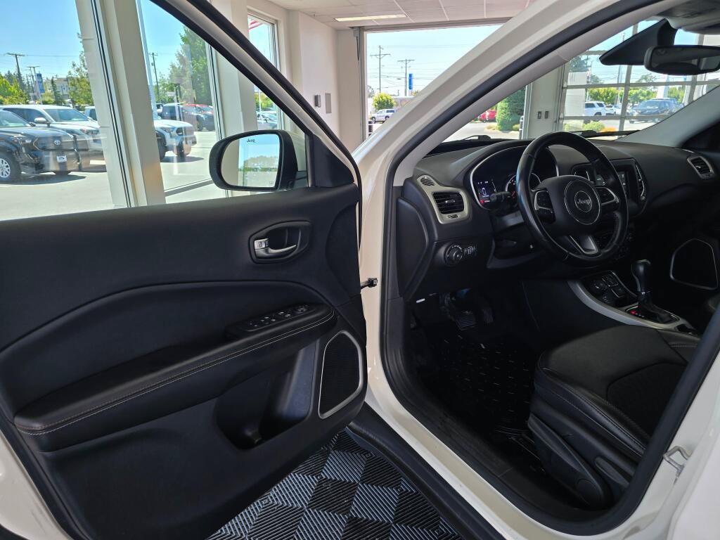 Used 2020 Jeep Compass Latitude AWD/4WD image 32