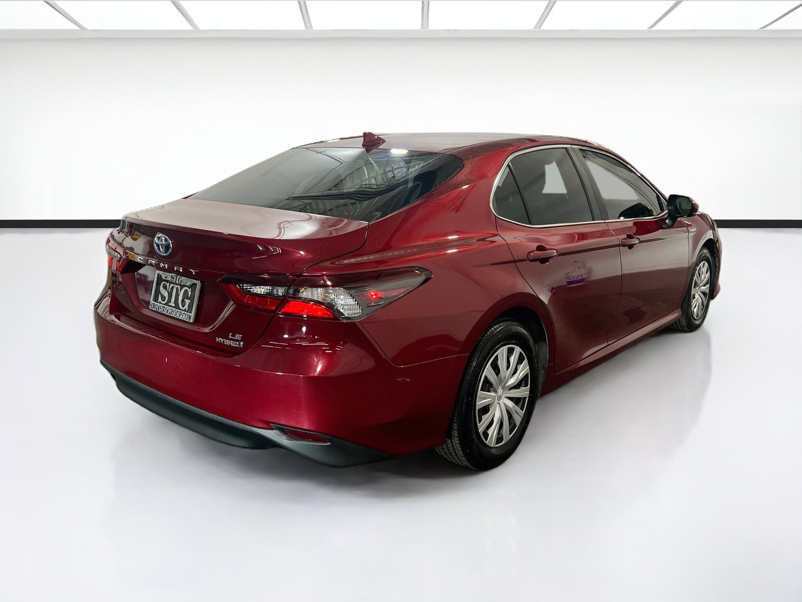 Used 2021 Toyota Camry LE FWD image 4
