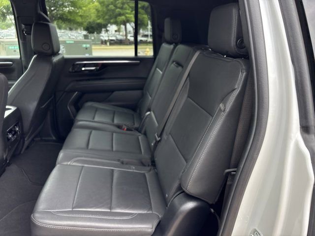 Used 2025 Chevrolet Suburban Z71 AWD/4WD image 19