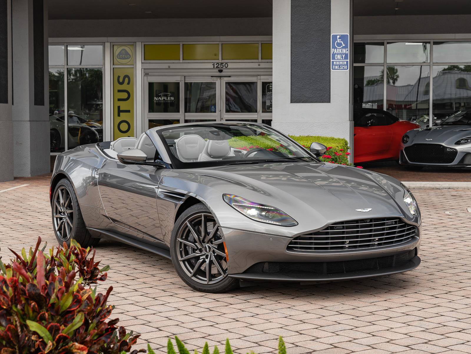 Used 2020 Aston Martin DB11 Volante image 39