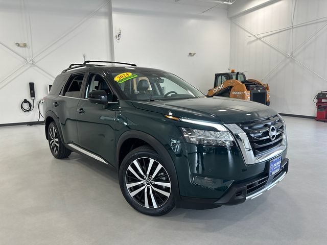 Used 2024 Nissan Pathfinder Platinum w/ Cargo Package AWD/4WD image 4