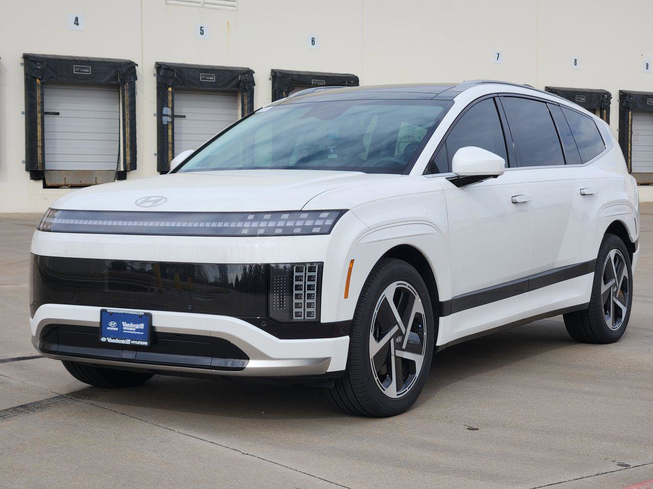 New 2026 Hyundai Ioniq 9 Calligraphy image 2