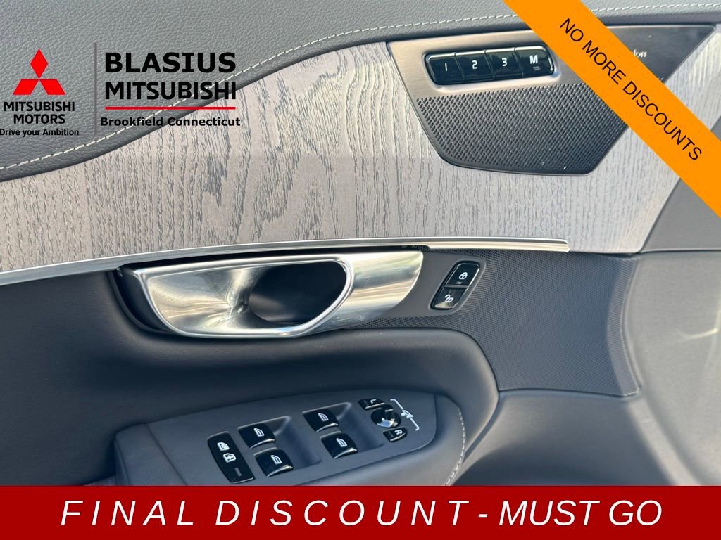 Used 2025 Volvo XC90 B6 Ultra w/ Protection Package Premier image 26