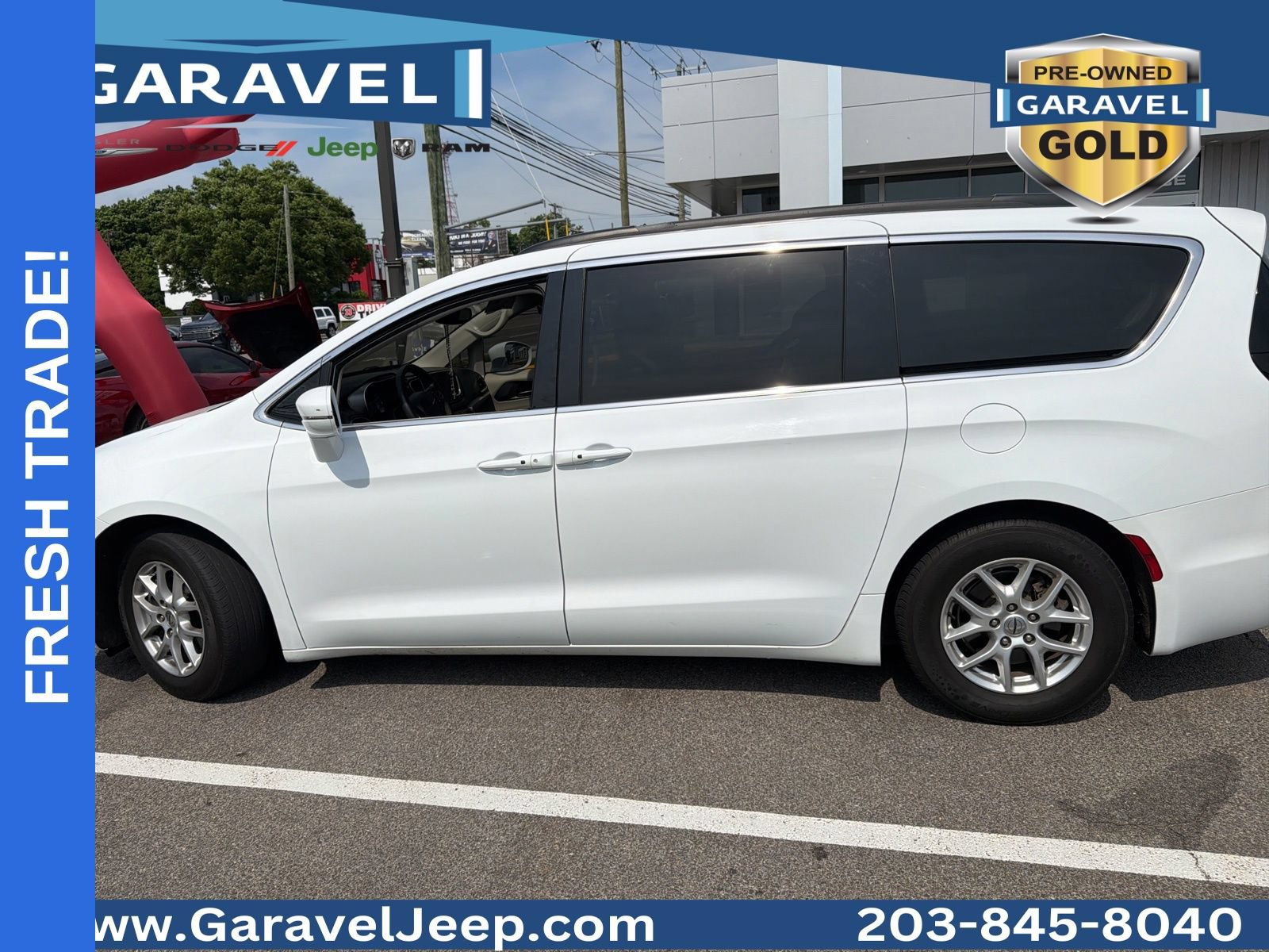 Used 2022 Chrysler Pacifica Touring-L FWD image 3