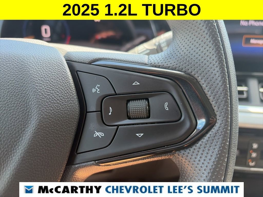 Used 2025 Chevrolet Trax LT FWD image 20