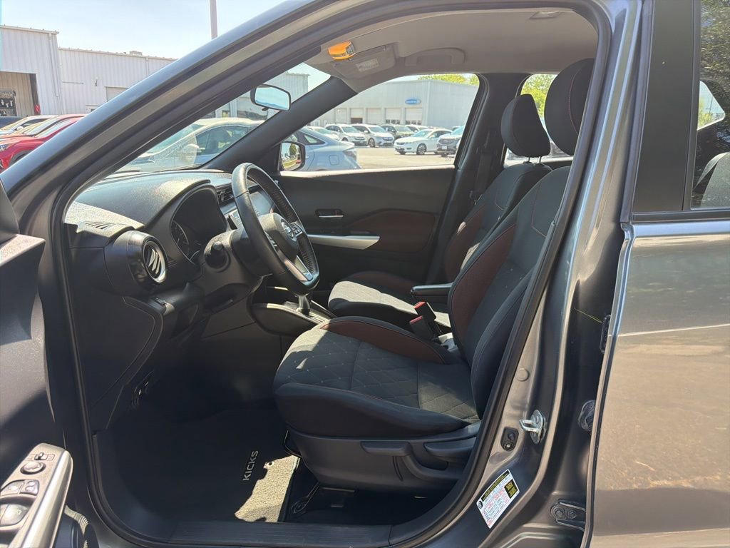 Used 2019 Nissan Kicks SR image 10