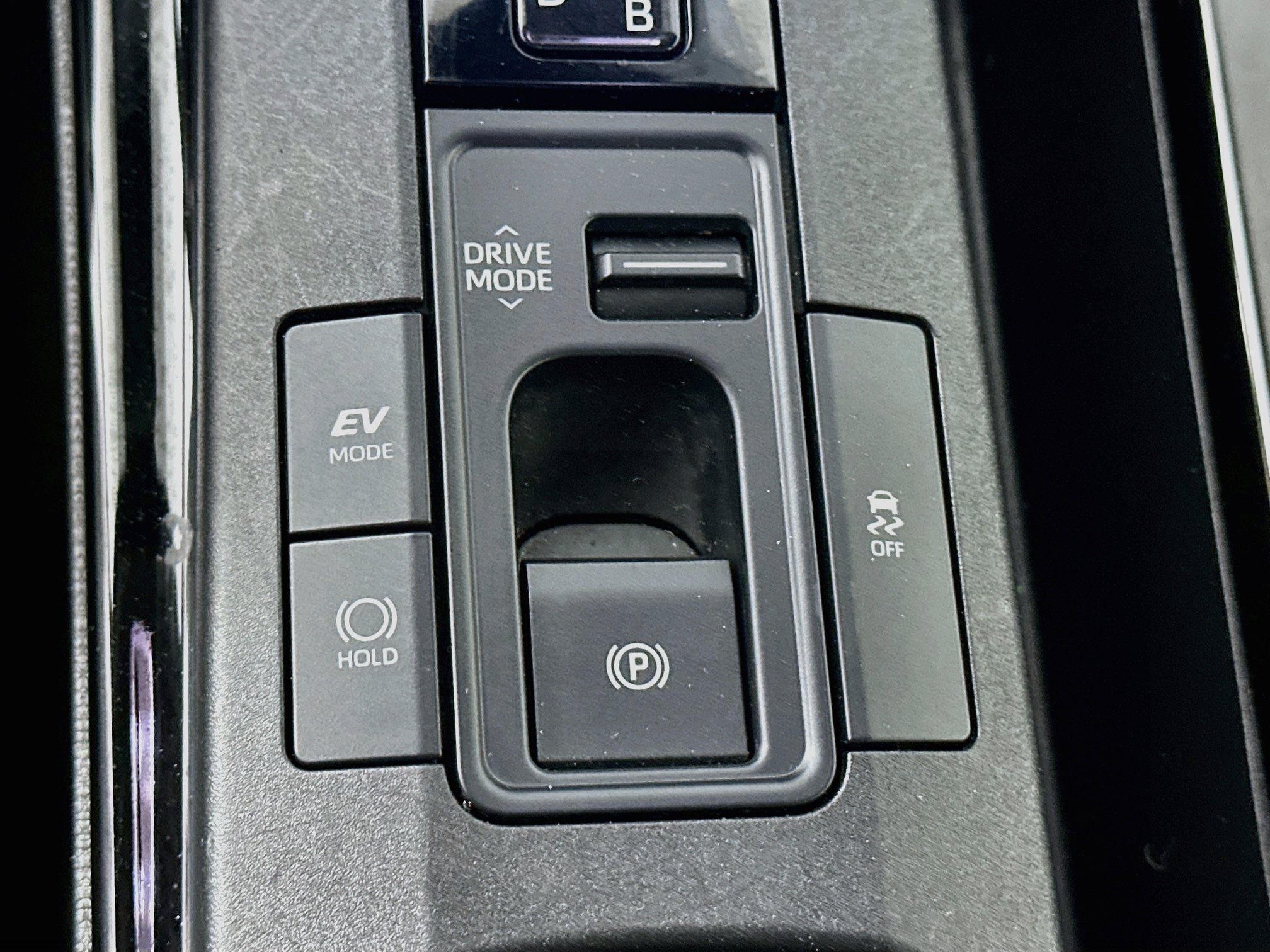Used 2025 Toyota Prius LE FWD image 26