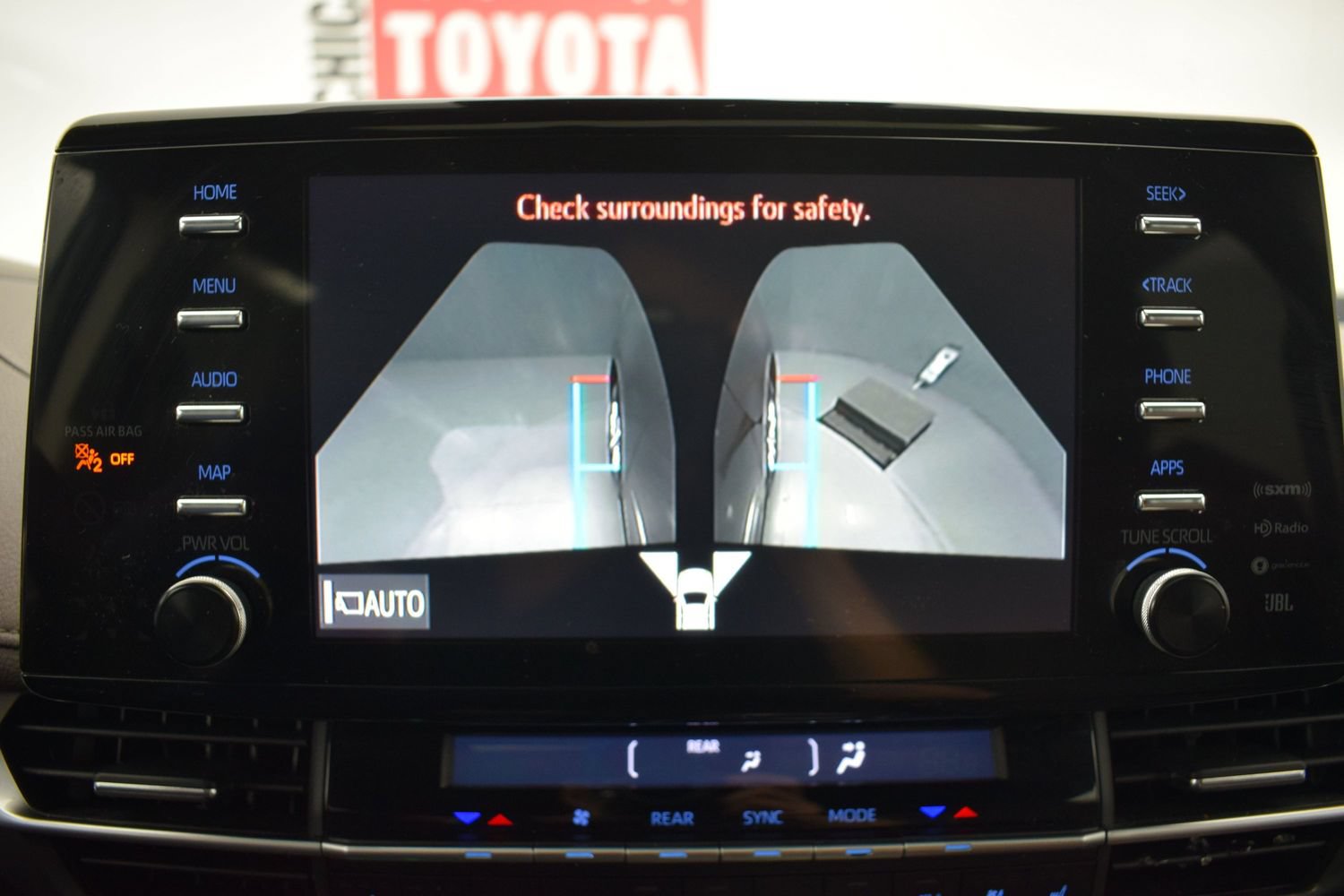 Used 2024 Toyota Sienna Platinum AWD/4WD image 25