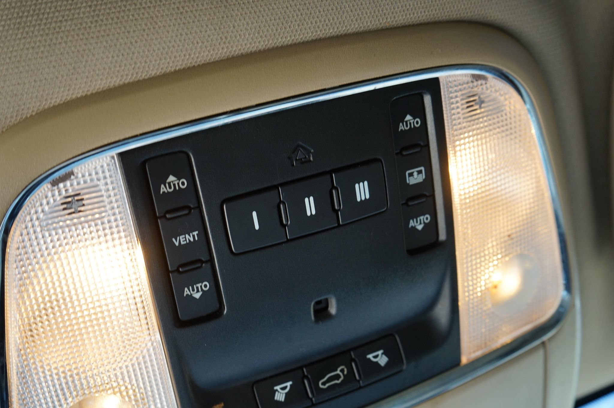 Used 2014 Jeep Grand Cherokee Overland AWD/4WD image 27