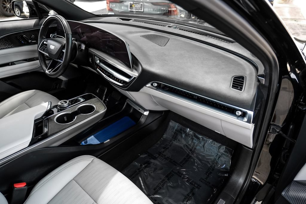Used 2023 Cadillac Lyriq AWD image 12