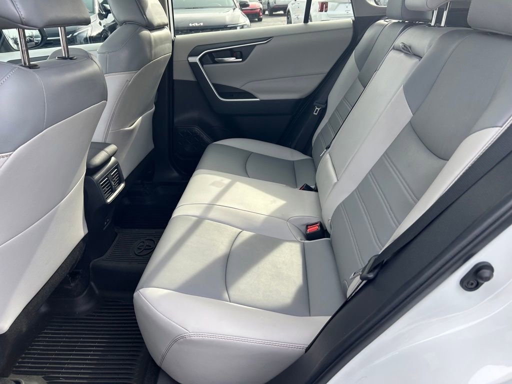 Used 2022 Toyota RAV4 XLE Premium image 24