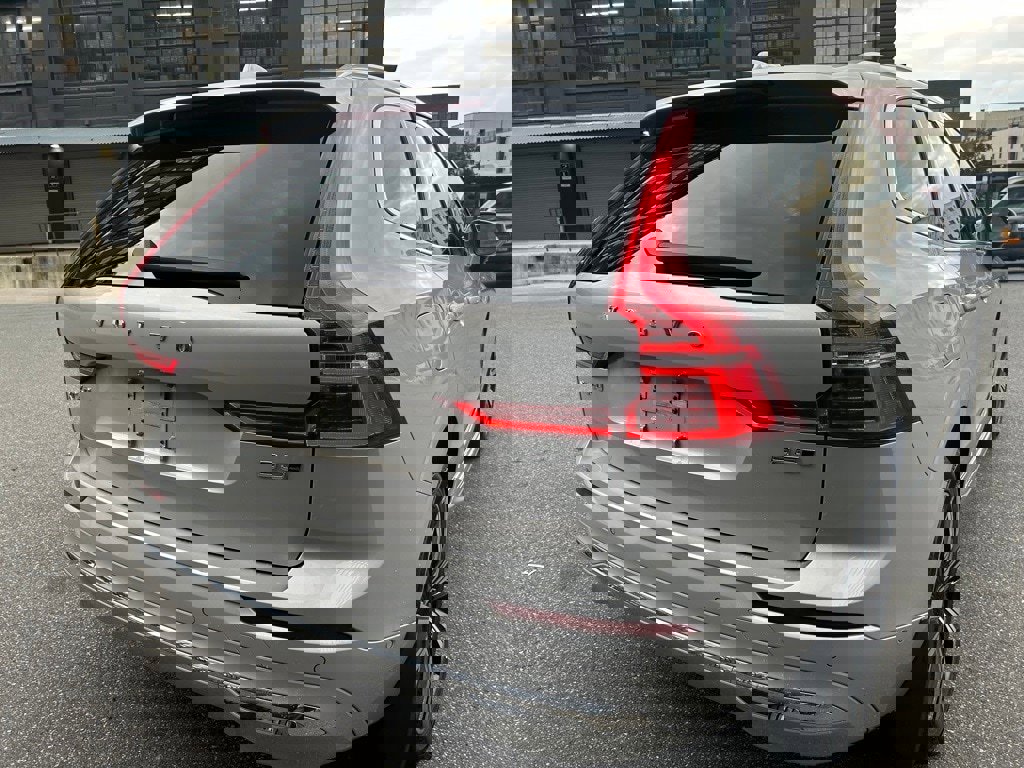 Certified 2022 Volvo XC60 B5 Inscription w/ Advanced Package image 10