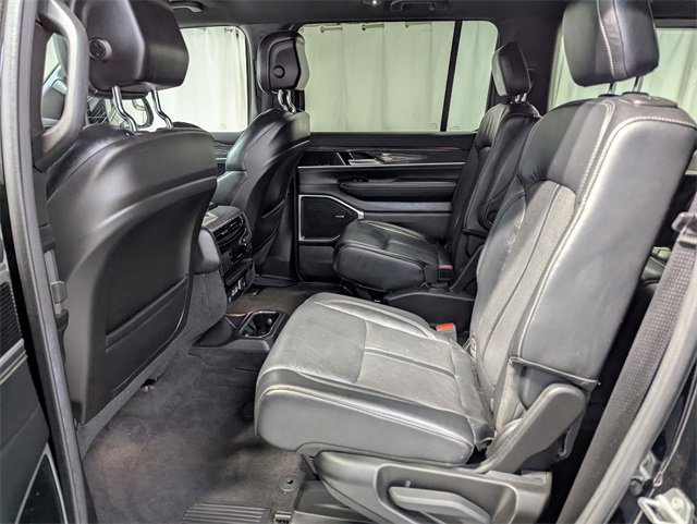 Used 2022 Jeep Wagoneer Series III w/ Flexible Seating Group image 10