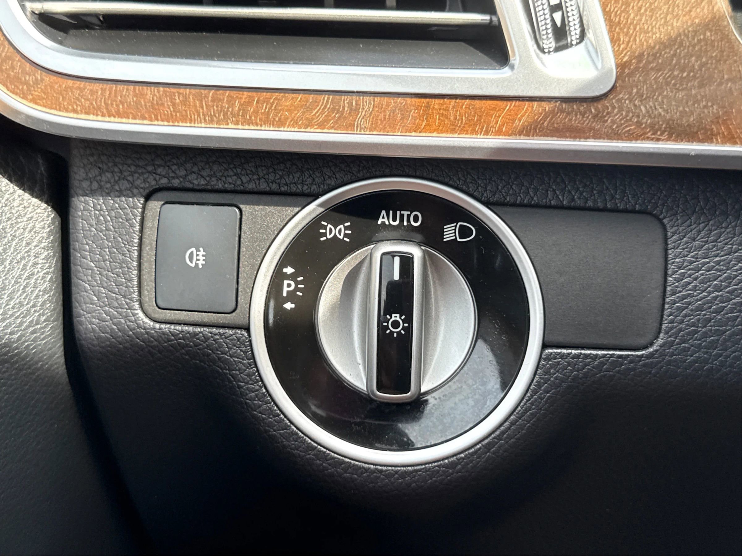Used 2014 Mercedes-Benz E 350 4MATIC Sedan image 17