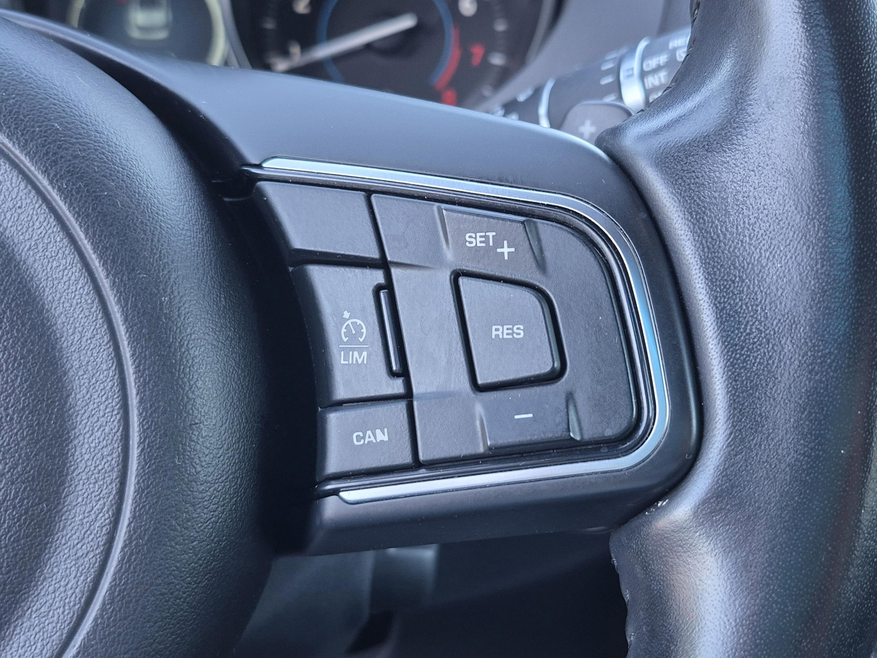 Used 2018 Jaguar F-PACE Premium AWD/4WD image 30