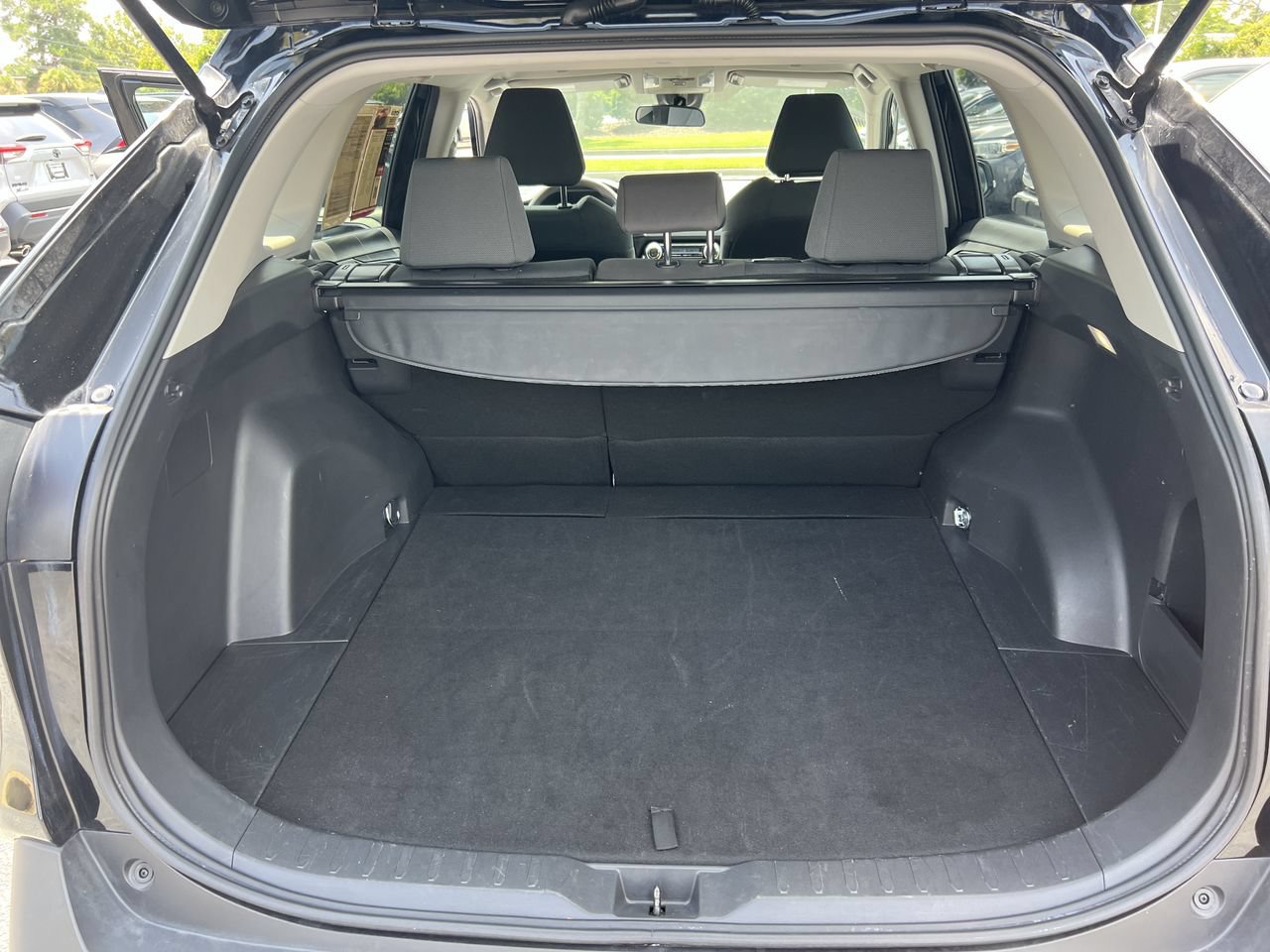 Used 2025 Toyota RAV4 XLE FWD image 33