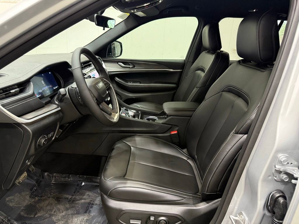 New 2025 Jeep Grand Cherokee Limited image 15