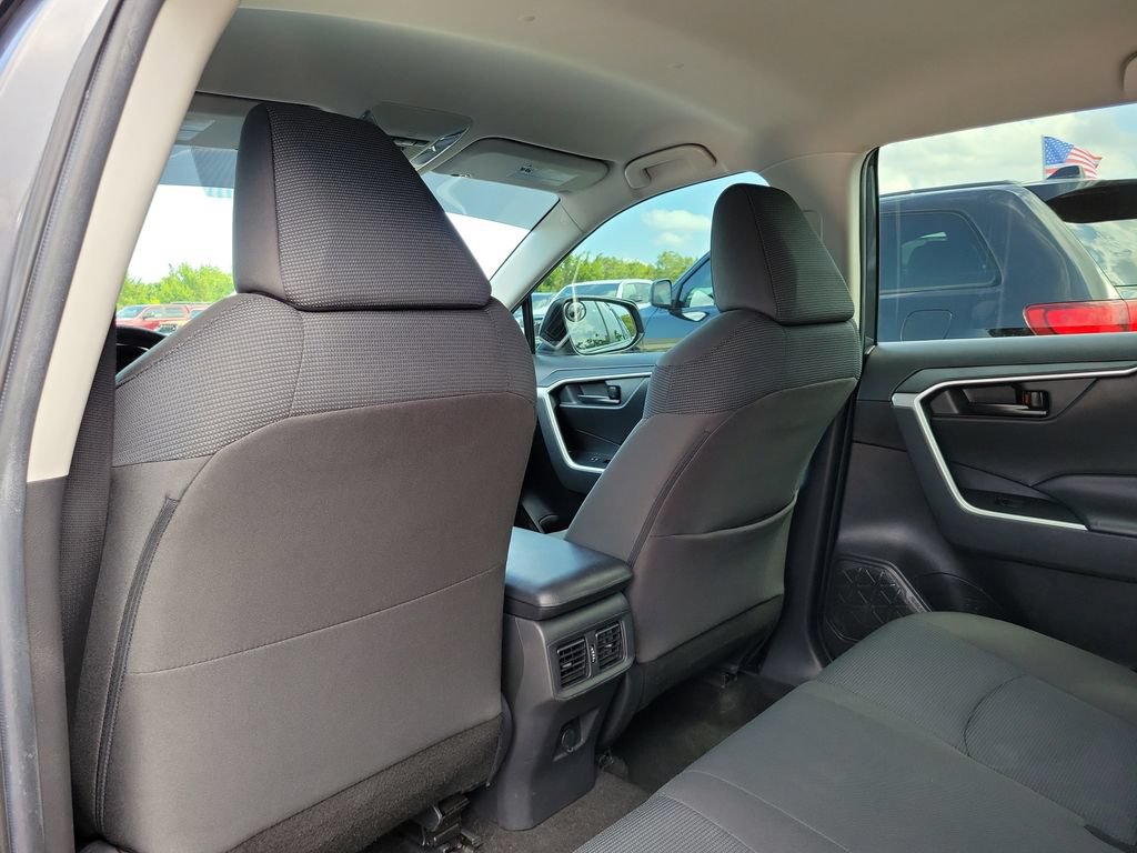 Used 2022 Toyota RAV4 LE FWD image 15