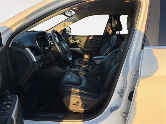 Used 2016 Jeep Cherokee Overland w/ Technology Group image 9