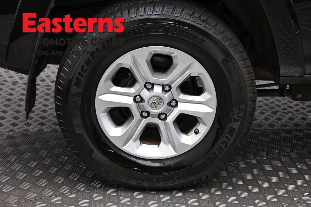 Used 2015 Toyota 4Runner SR5 AWD/4WD image 30