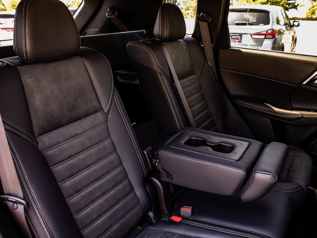 New 2025 Mitsubishi Outlander SE image 40