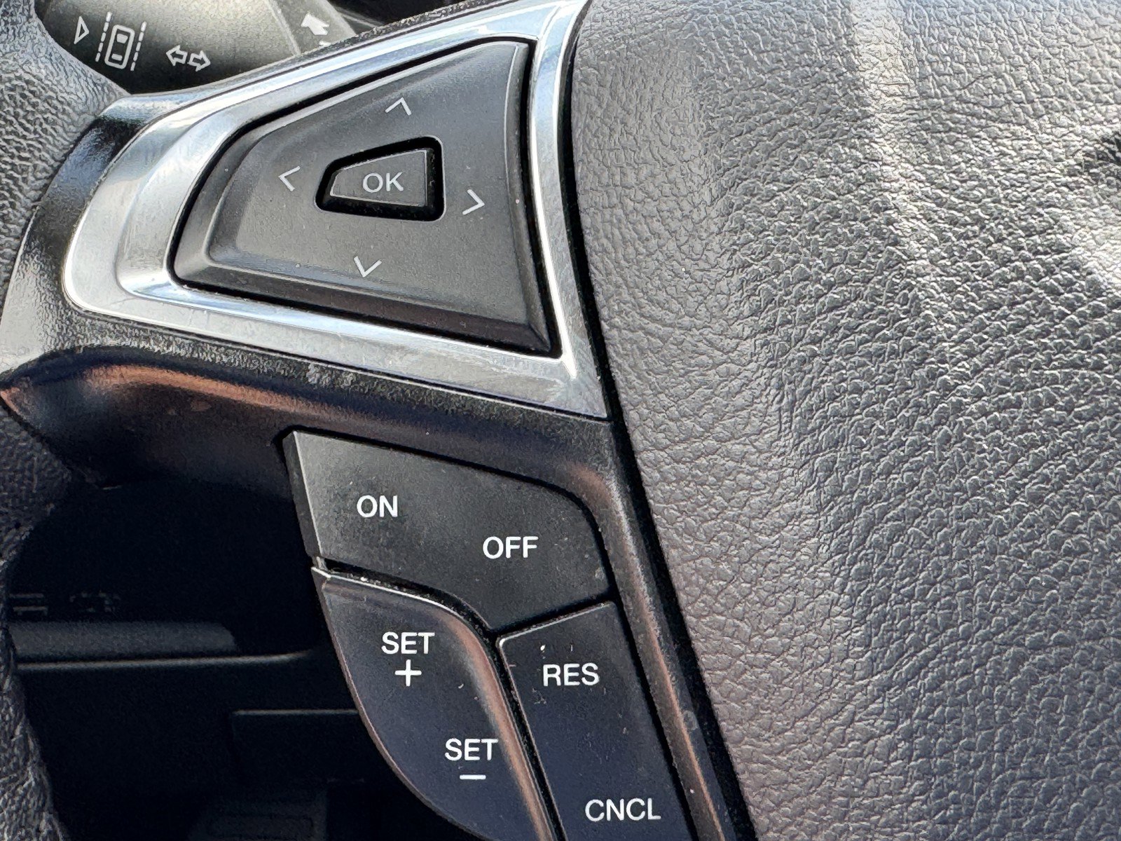 Used 2024 Ford Edge SEL image 20