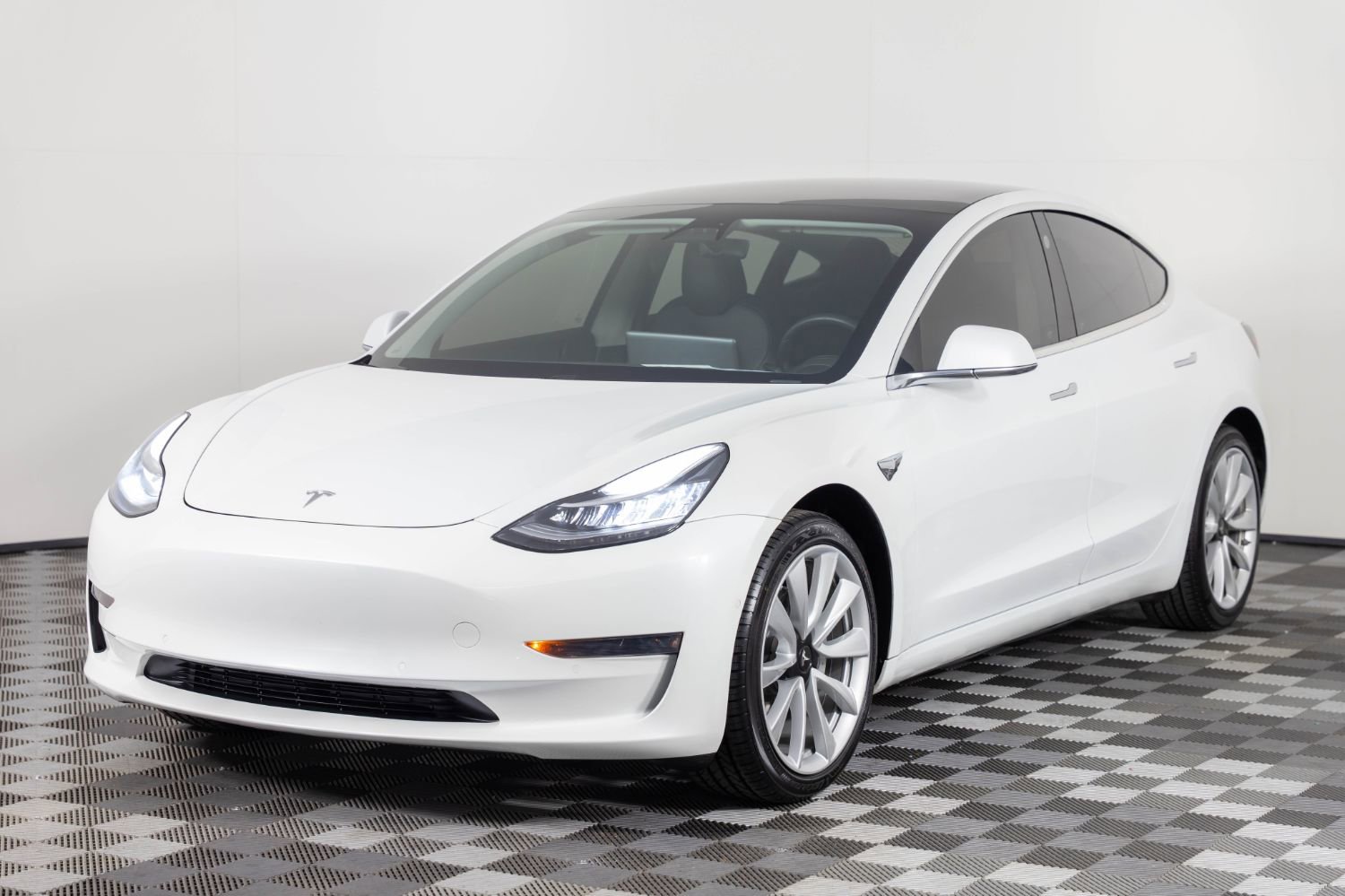 Used 2019 Tesla Model 3 Long Range RWD image 2