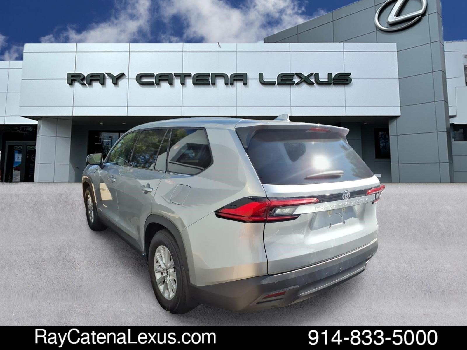 Used 2024 Toyota Grand Highlander AWD image 4