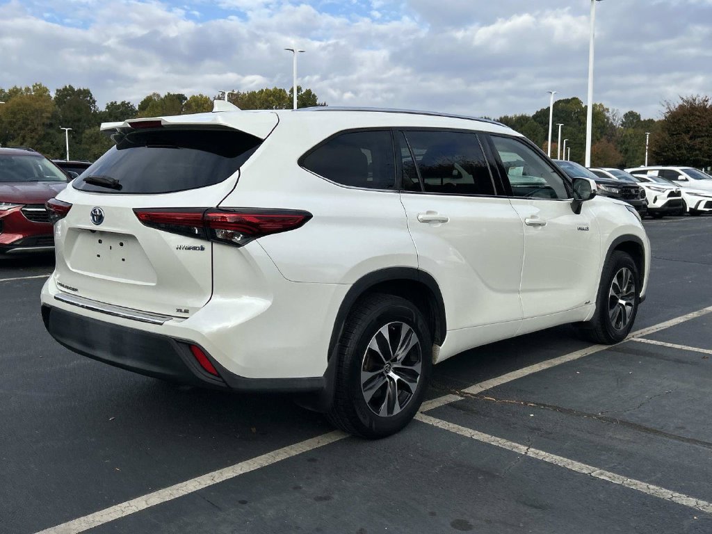 Used 2020 Toyota Highlander XLE AWD/4WD image 7