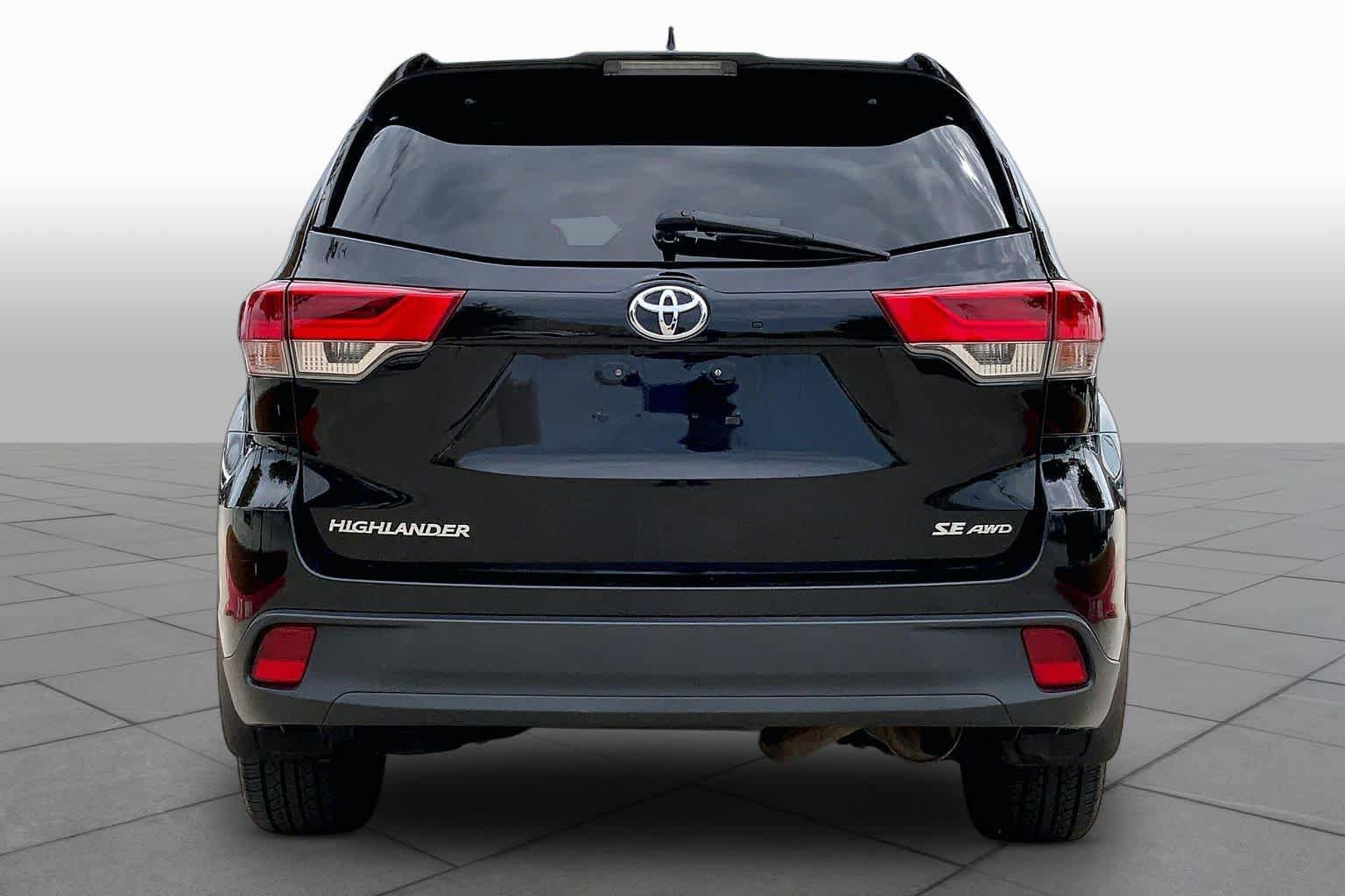 Used 2018 Toyota Highlander SE AWD/4WD image 5