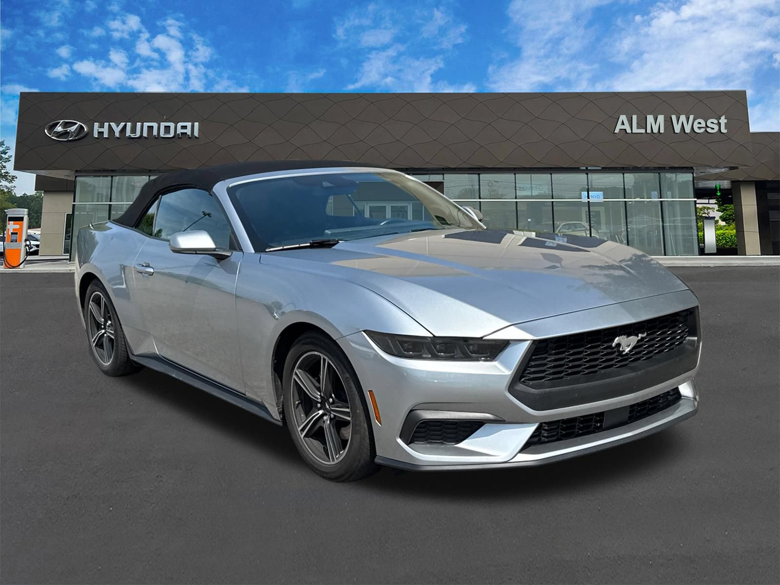 Used 2025 Ford Mustang Premium RWD image 3