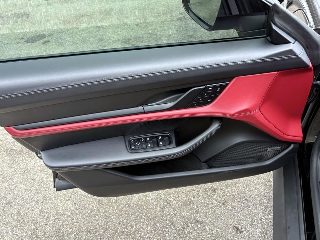 Used 2022 Porsche Taycan image 22