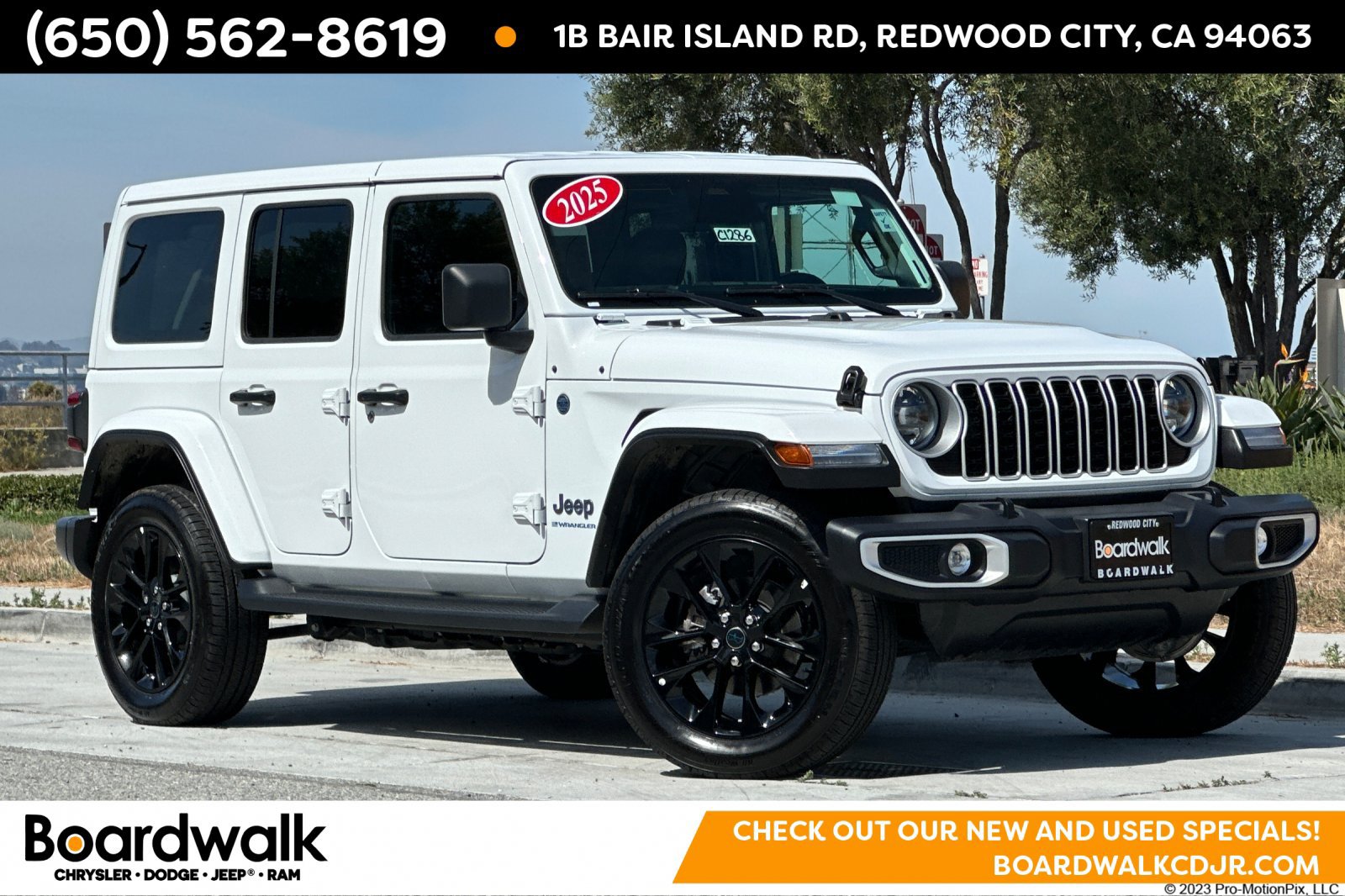Used 2025 Jeep Wrangler Unlimited Sahara AWD/4WD image 1