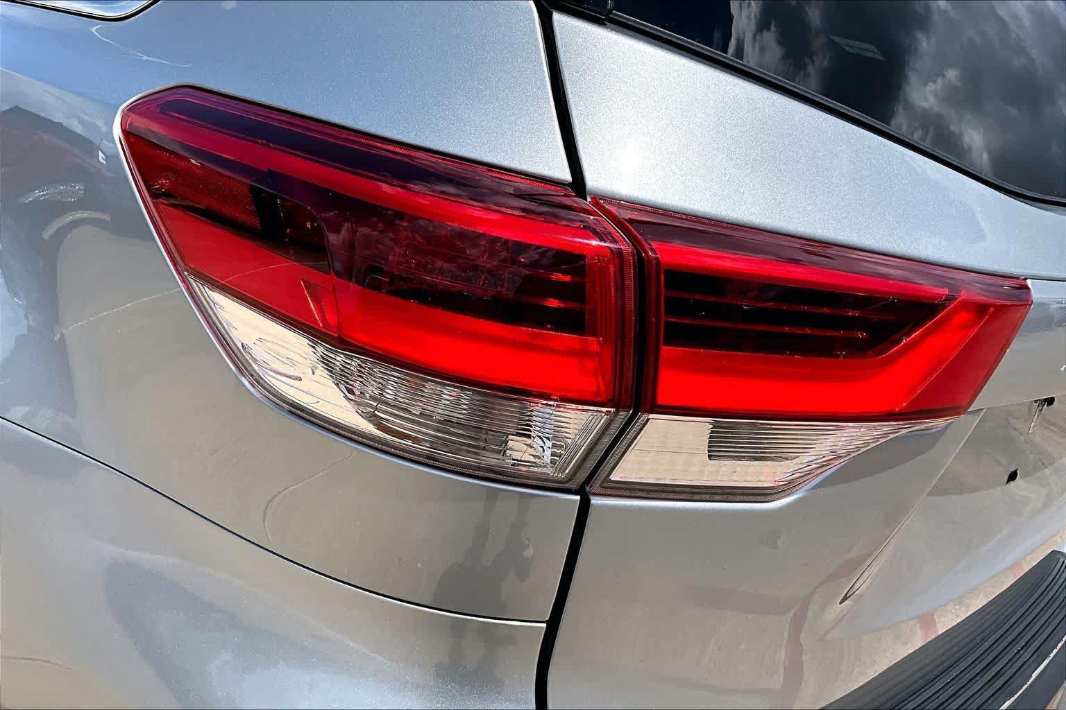 Used 2018 Toyota Highlander XLE FWD image 29