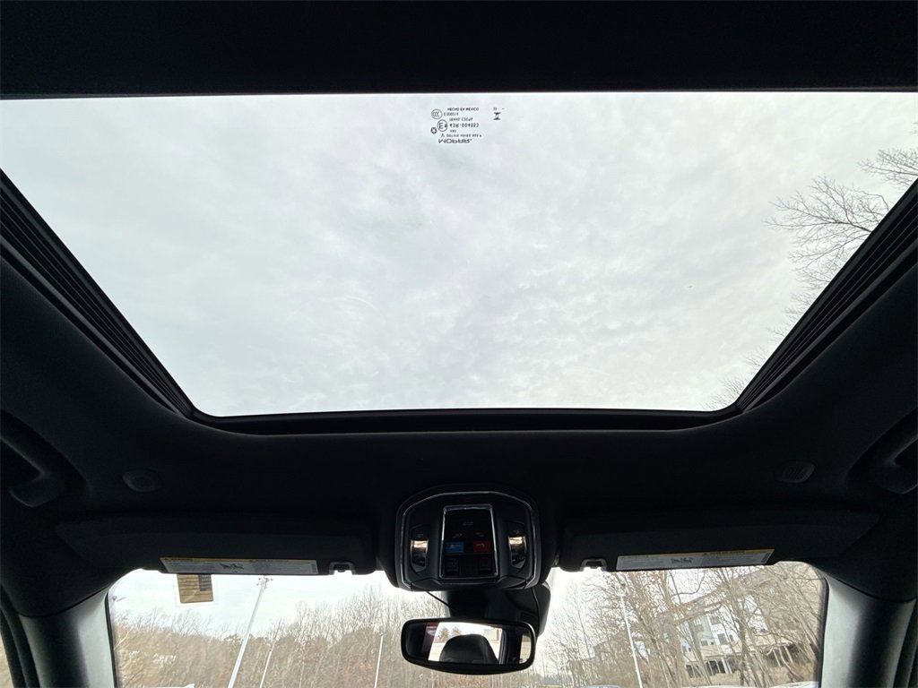 Used 2024 Jeep Grand Cherokee Altitude image 16