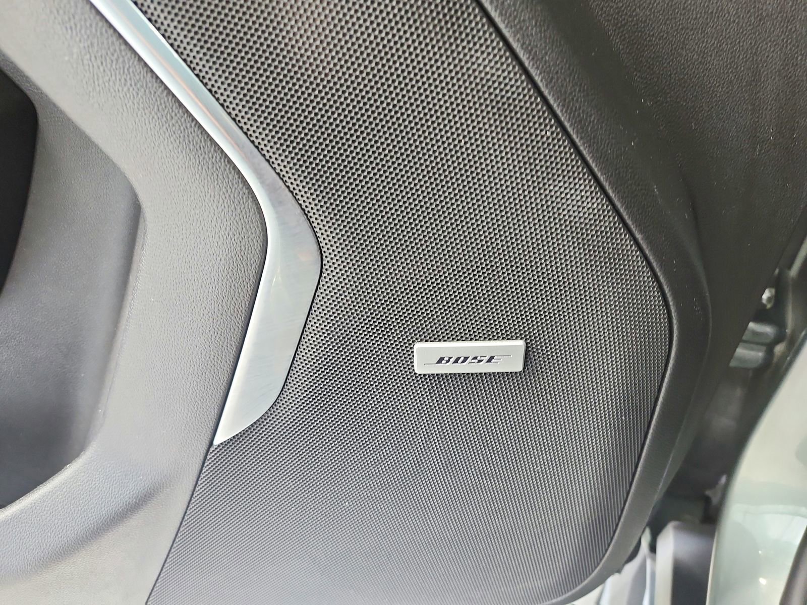 Used 2023 Chevrolet Suburban Premier image 33