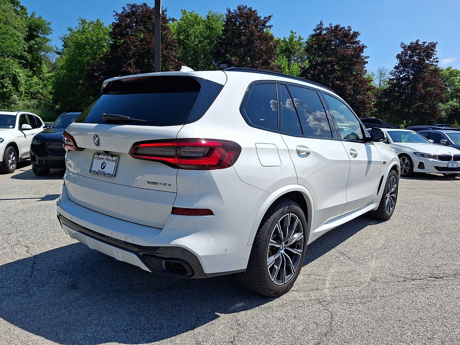 Used 2022 BMW X5 xDrive45e w/ M Sport Package AWD/4WD image 6