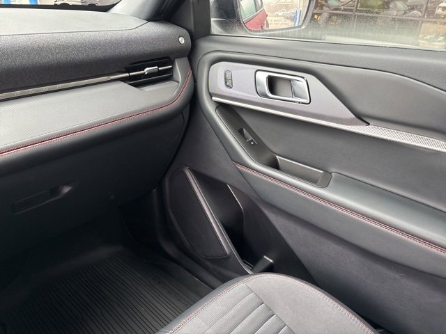 Used 2025 Ford Explorer ST-Line w/ Premium Package image 16