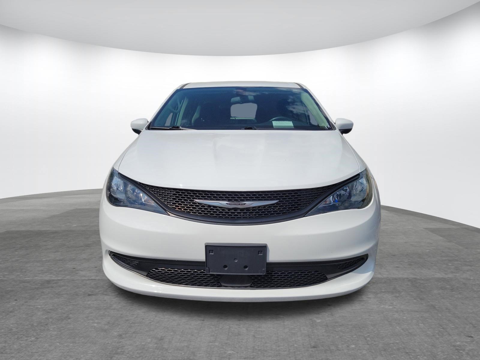 Used 2022 Chrysler Voyager LX image 20