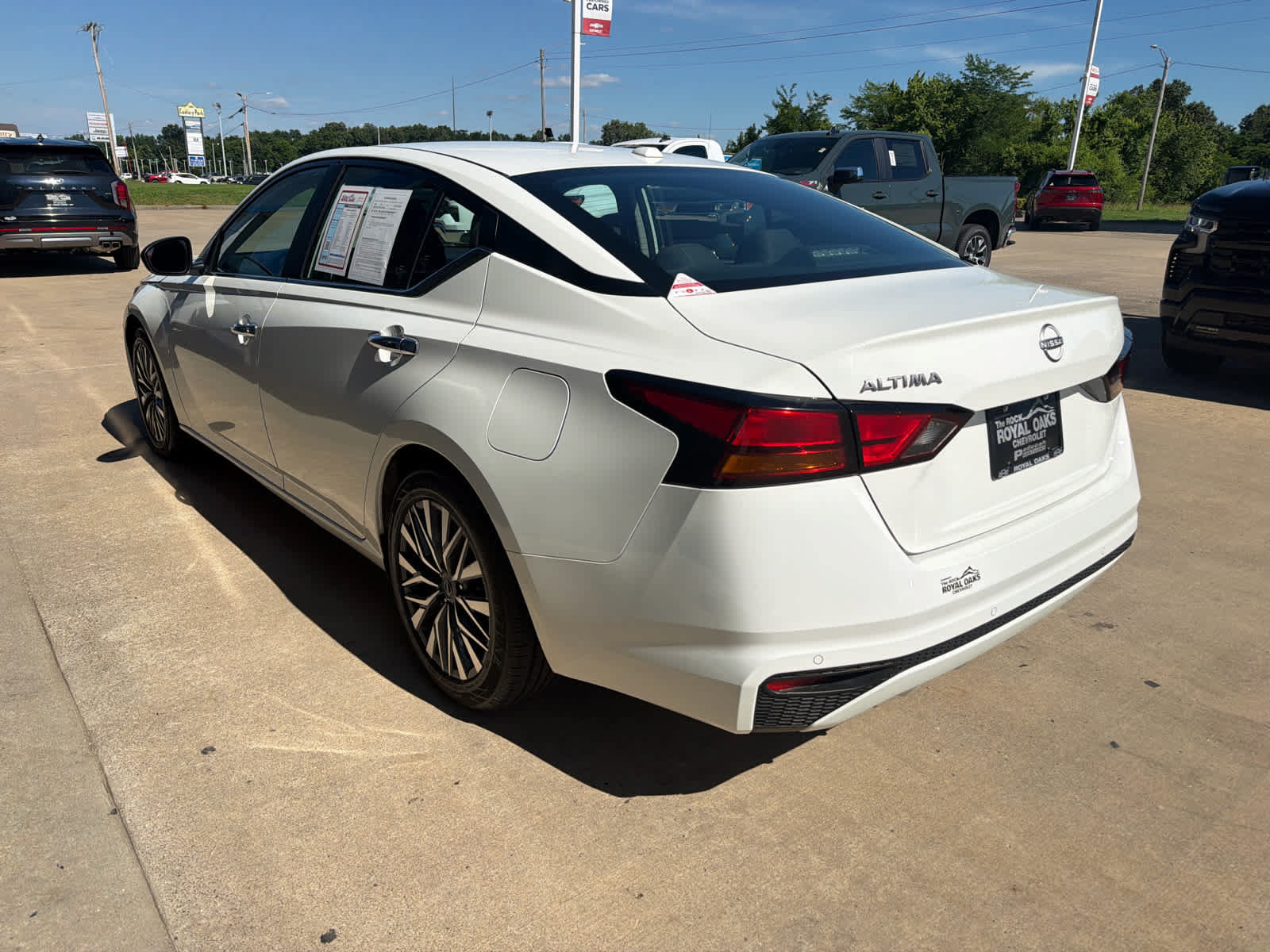Used 2025 Nissan Altima 2.5 SV FWD image 4