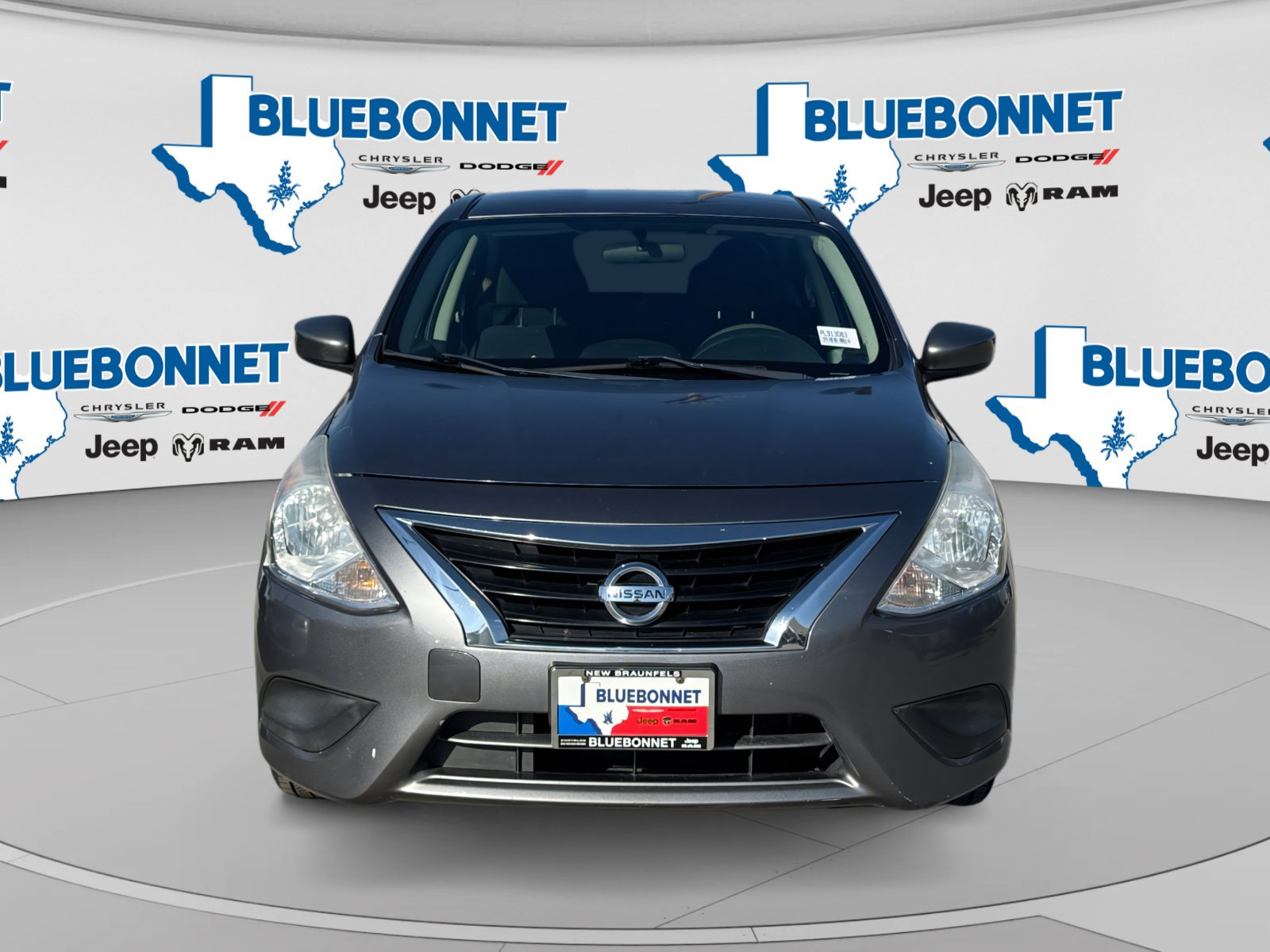 Used 2016 Nissan Versa SV FWD image 2