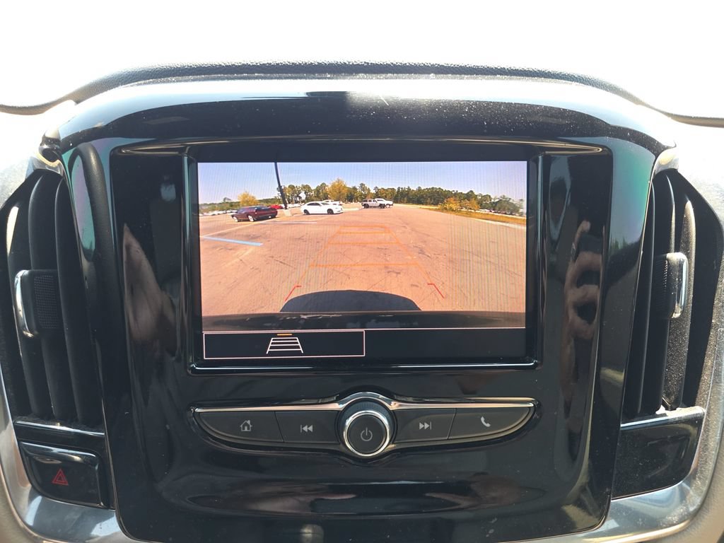 Used 2023 Chevrolet Traverse LS FWD image 23