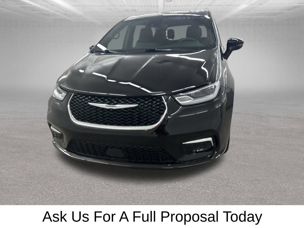 Used 2025 Chrysler Pacifica Select FWD image 6
