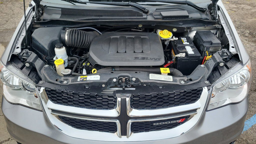 Used 2018 Dodge Grand Caravan SXT image 38