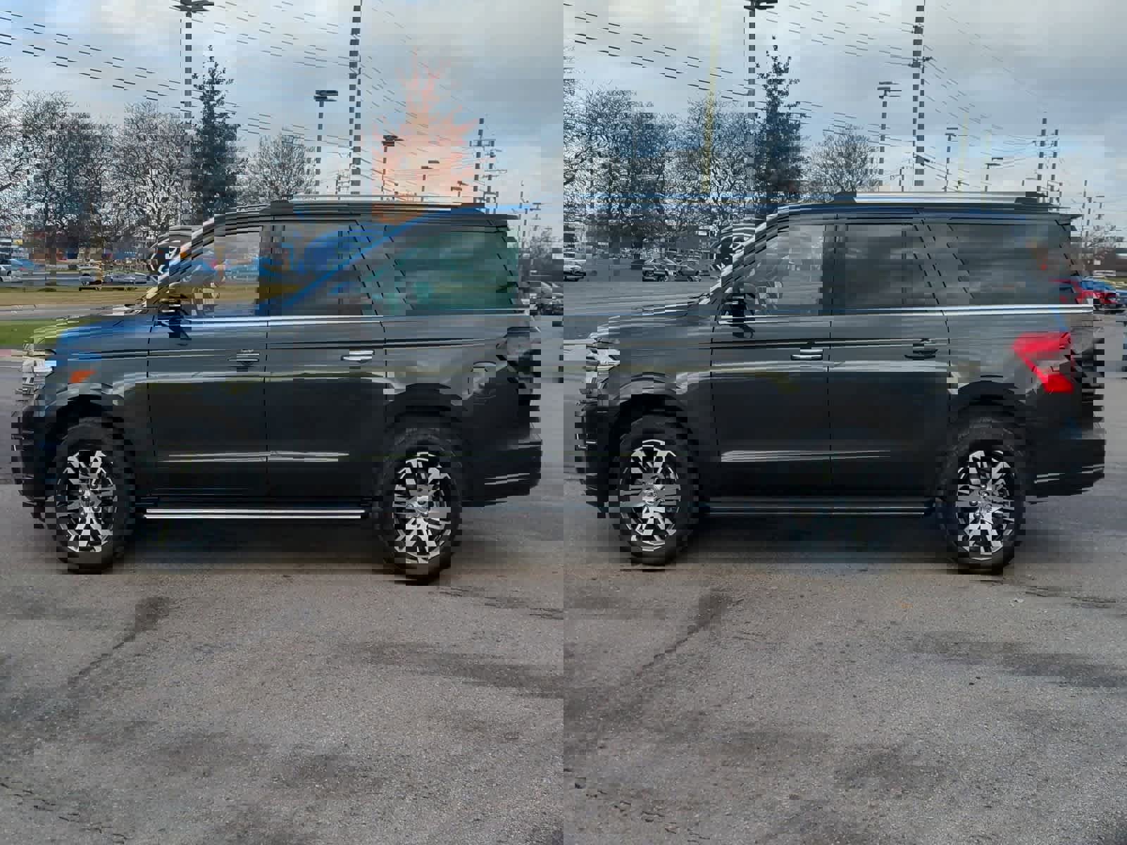 Used 2023 Ford Expedition Max Limited image 5